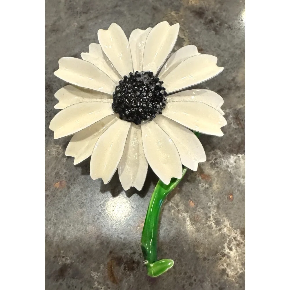 Vintage Brooch 1960's‎ Flower Power White Enamel Daisy Black Center
